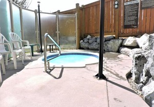 Spacious Mountain 2 Bedroom with Hot tub managed by Little Sister Getaways