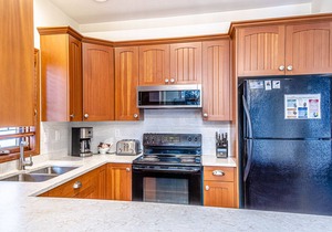 Spacious multi level 4 bedroom + den townhouse with easy access to nearby runs and lift