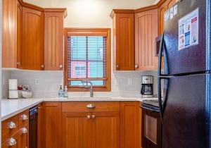 Spacious multi level 4 bedroom + den townhouse with easy access to nearby runs and lift