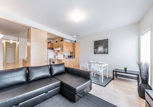 Spacious Urban King West 2 Bedroom With Parking