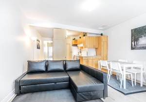 Spacious Urban King West 2 Bedroom With Parking