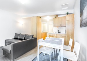 Spacious Urban King West 2 Bedroom With Parking