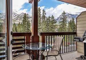 Spectacular Mountain views in Rundle Cliffs Lodge