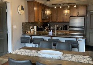 Stoneridge Top Floor w/Mountain Views/Pool/Hot Tub