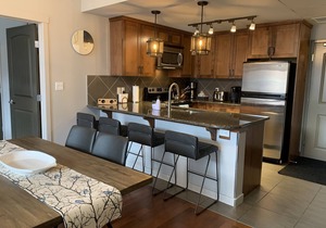 Stoneridge Top Floor w/Mountain Views/Pool/Hot Tub