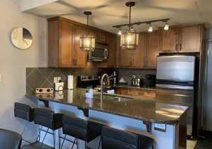 Stoneridge Top Floor w/Mountain Views/Pool/Hot Tub