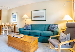 Studio bedroom apartment in village centre, ski in/out