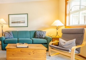 Studio bedroom apartment in village centre, ski in/out