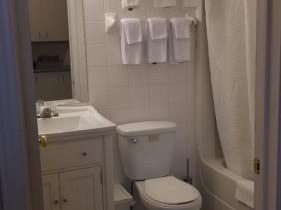Studio Cozy #12 by Amazing Property Rentals