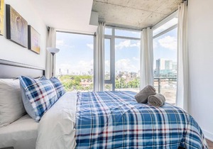 Stunning New 1BR Suite in Trendy Queen West!