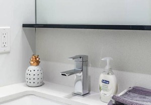 Stunning New 1BR Suite in Trendy Queen West!