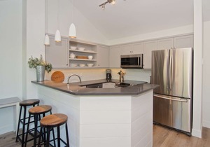 Stunning newly remodeled - spacious townhome in Upper Village. Great for Families!Free ski shuttle