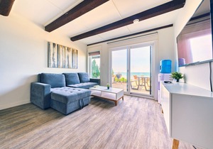 Suite 211: Beautiful 3-Bedroom Beachfront Townhouse