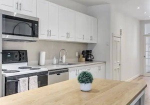 Sunny Getaway in Heart of Montreal