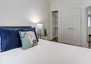 Sunny Getaway in Heart of Montreal