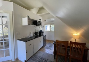 Sunrise Suite - Jacuzzi, Patio, Downtown