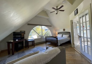Sunrise Suite - Jacuzzi, Patio, Downtown