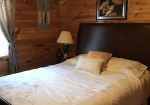 Sunset Cottage #1 near beaches, golfing, trails, shopping and local attractions!