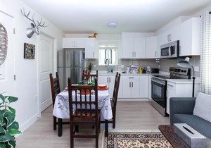 Tasteful 2 BR Suite Near Marine Gateway