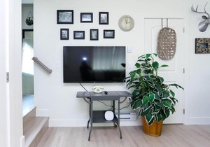 Tasteful 2 BR Suite Near Marine Gateway