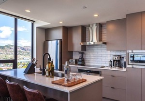 The Cubano Room sub-penthouse ✰ Best View in Kelowna
