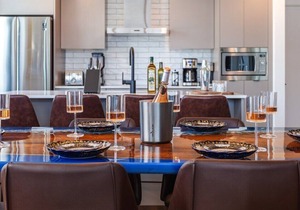 The Cubano Room sub-penthouse ✰ Best View in Kelowna
