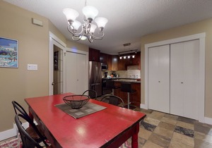 The Gables - Newly Renovated, Best Location in Town, Quiet Yet Central