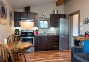 The Great Escape - Port Renfrew - Cottage & Bunkhouse - secluded with Private Hot Tub