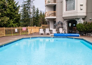 The Marquise, Steps from Slopes, Pool and Hot Tub, Patio, Free Shuttle