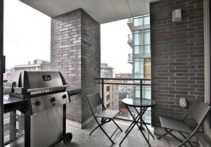 The Queen West Contemporary Chic