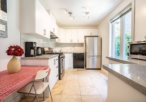 The Woodbine Beach House✔450yds from Beach ✔2BDRCondo✔Parking✔Garden