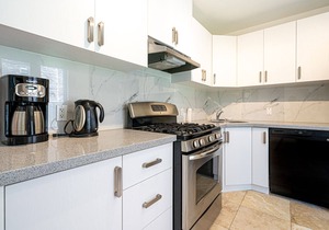 The Woodbine Beach House✔450yds from Beach ✔2BDRCondo✔Parking✔Garden