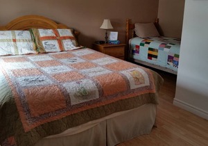 Thickwood Inn - Room 3 (3 People)
