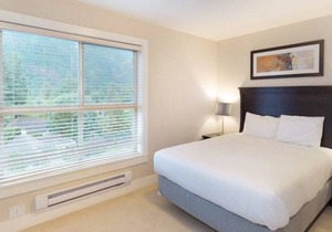 Three Bedroom Penthouse Suite with Lakeview - Harrison Lake View Suites