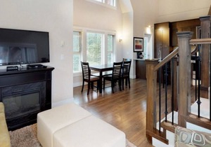 Three Bedroom Penthouse Suite with Mountain View - Harrison Lake View Suites