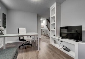 Three-Bedroom with Fireplace #41 Sunalta Downtown