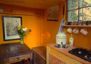 Tiny House/ Cabin, Marsh Lake, YT