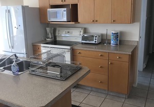 TLC Beachhouse "Suite 2" - Waterfront - Shuswap Vacations and Sledding Accommodation