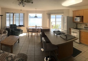 TLC Beachhouse "Suite 2" - Waterfront - Shuswap Vacations and Sledding Accommodation