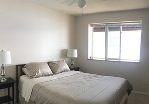TLC Beachhouse "Suite 2" - Waterfront - Shuswap Vacations and Sledding Accommodation