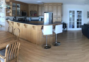 TLC Beachhouse "Suite 1" - Waterfront - Shuswap Vacations and Sledding Accommodation (clone)
