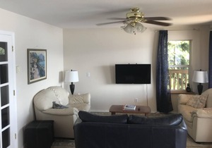 TLC Beachhouse "Suite 1" - Waterfront - Shuswap Vacations and Sledding Accommodation (clone)