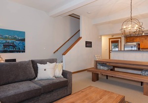 Townhome w/Mountain View, Hot Tub & BBQ, Free Bus