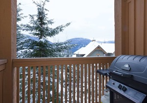 Townhome w/Mountain View, Hot Tub & BBQ, Free Bus