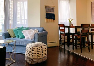 Traveler escape One Bed in DT Vancouver w/ wifi/pool/hot tub / skytrain