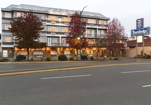 Travelodge by Wyndham Victoria Airport Sidney
