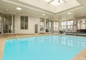 Travelodge by Wyndham Niagara Falls Fallsview