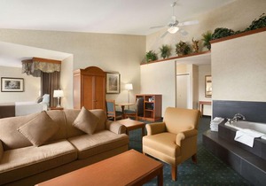 Travelodge by Wyndham Strathmore