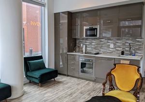 Trendy Unit on Queen West