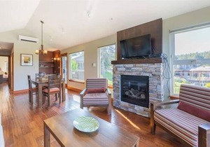 Two Bedroom Oceanfront Villa - Mayne Island Resort